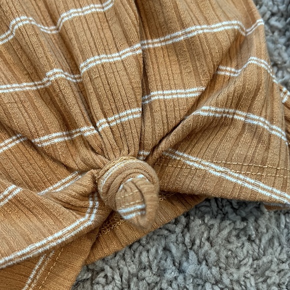 Cute knotted tanks. Set of 2. - Picture 4 of 4